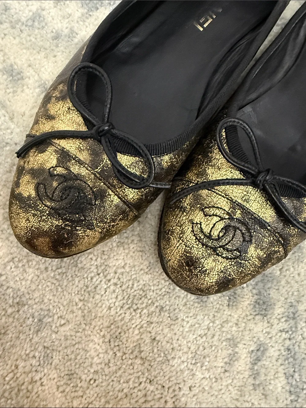 CHANEL Black and Gold Metallic Leather Ballet Flats